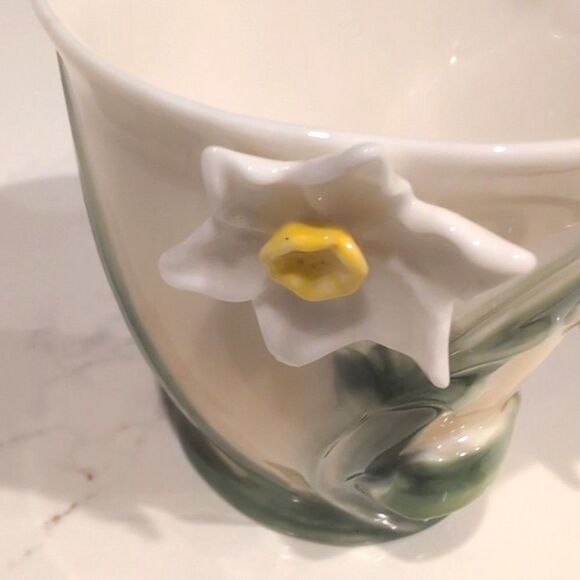 Garden Party Narcissus 3 Piece Tea Set by Two's Company - Picture 7 of 14